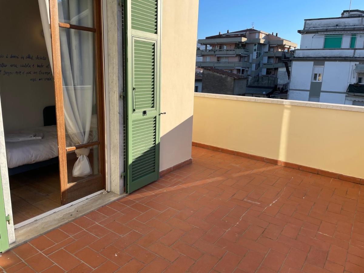 Accogliente Camera Singola Con Balcone A 500 Mt Dal Mare Марина-ді-Каррара Екстер'єр фото